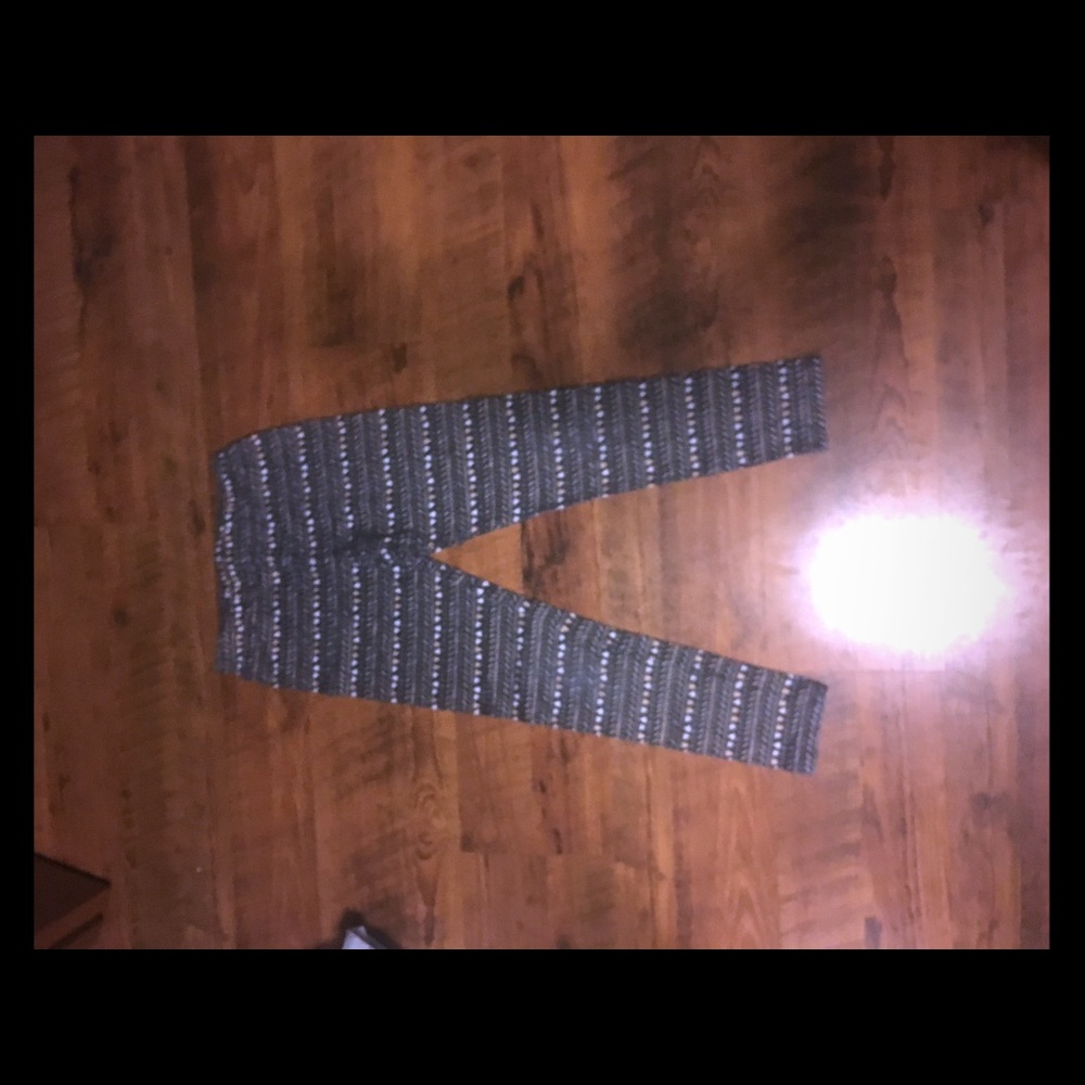 Patterned leggings that look like new